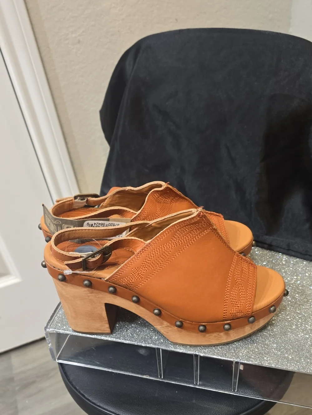 Dingo Clover Wooden Sandal- Tan